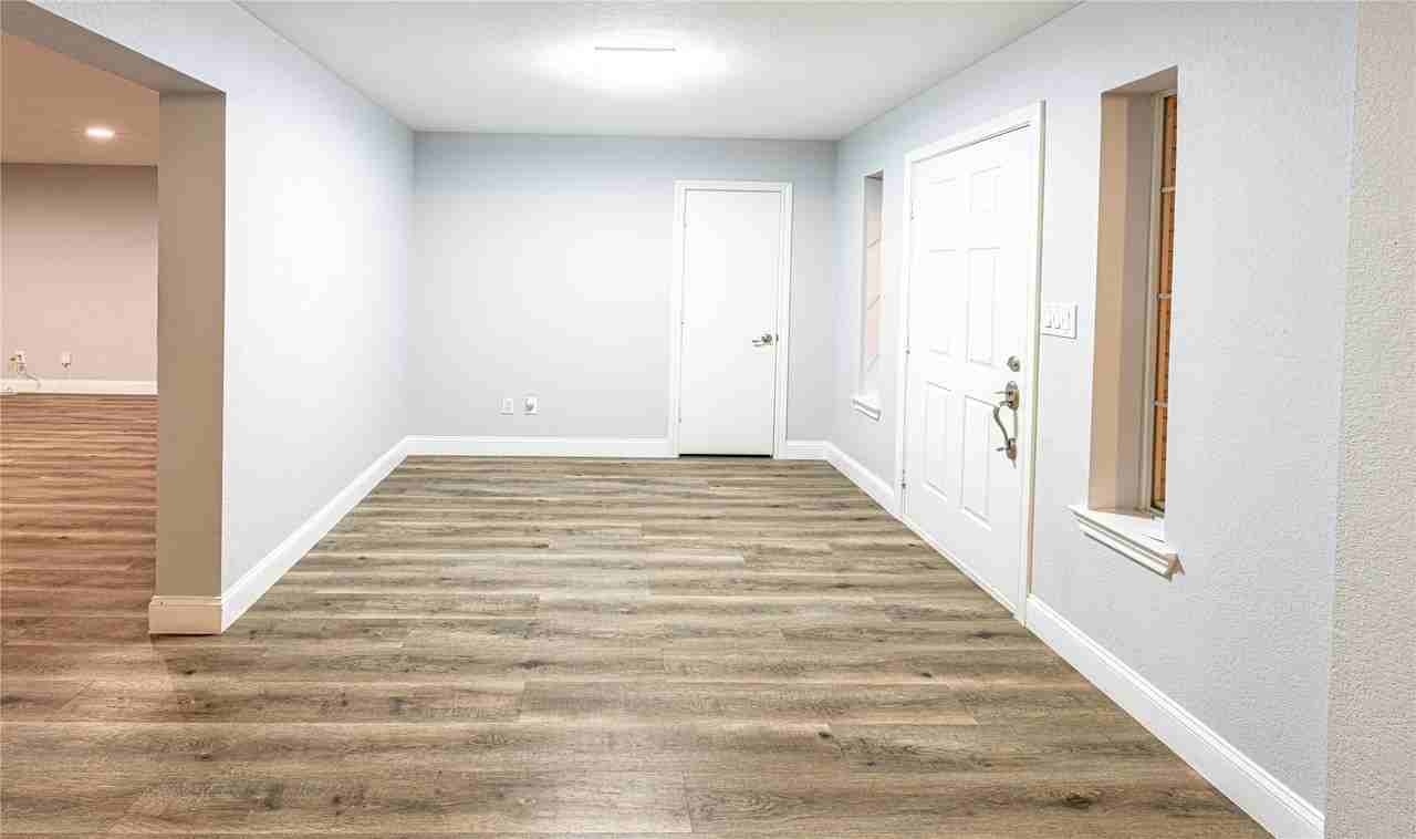 2201 Bradford Dr - Photo 6 of 31