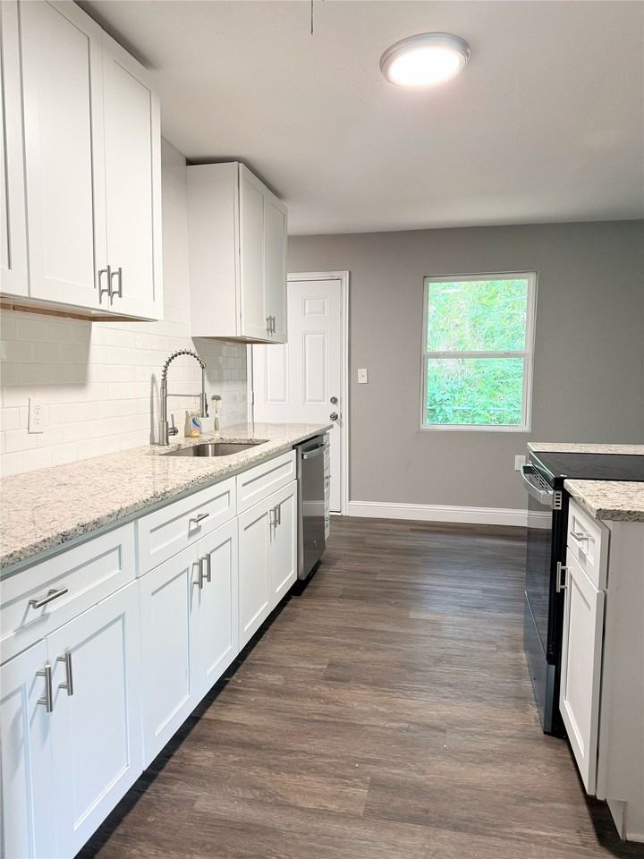 502 E Park Ave - Photo 3 of 18