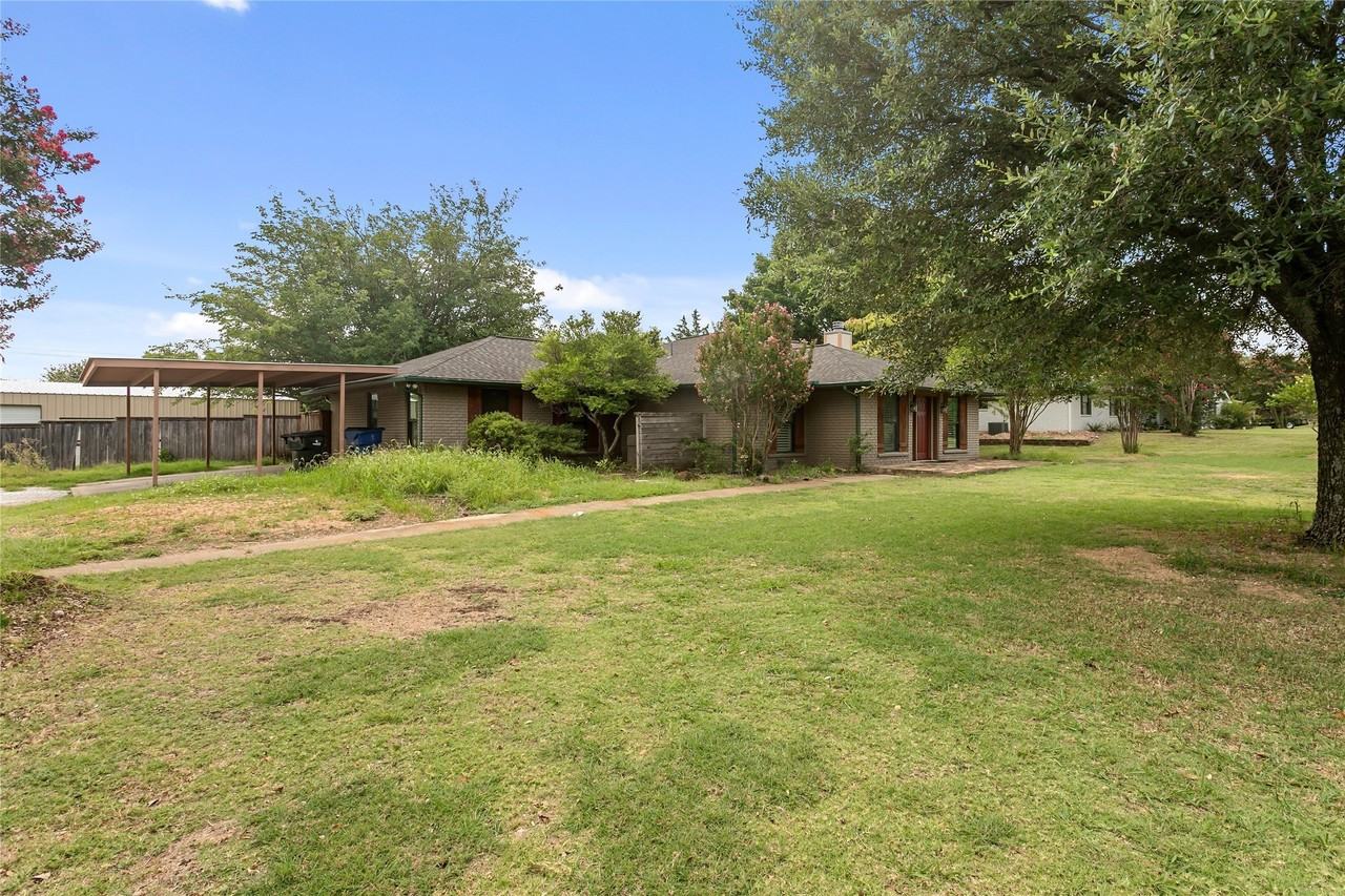 16740 Redbud Dr - Photo 2 of 24