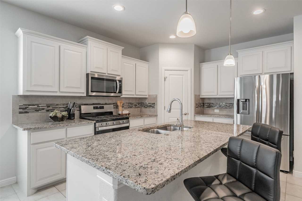 1413 Archway Ct - Photo 3 of 36