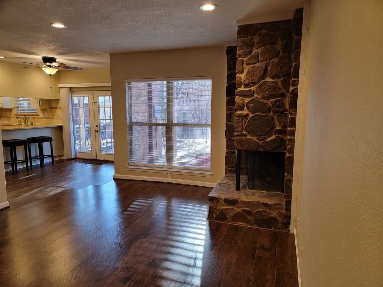 2908 Shady Lake Cir - Photo 6 of 32