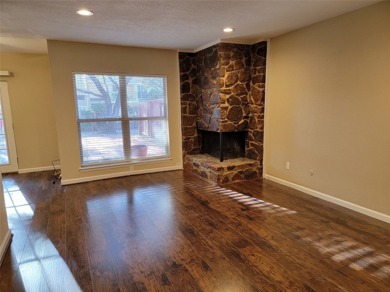 2908 Shady Lake Cir - Photo 7 of 32