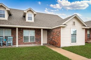 featured image of 640 W Marshall St
