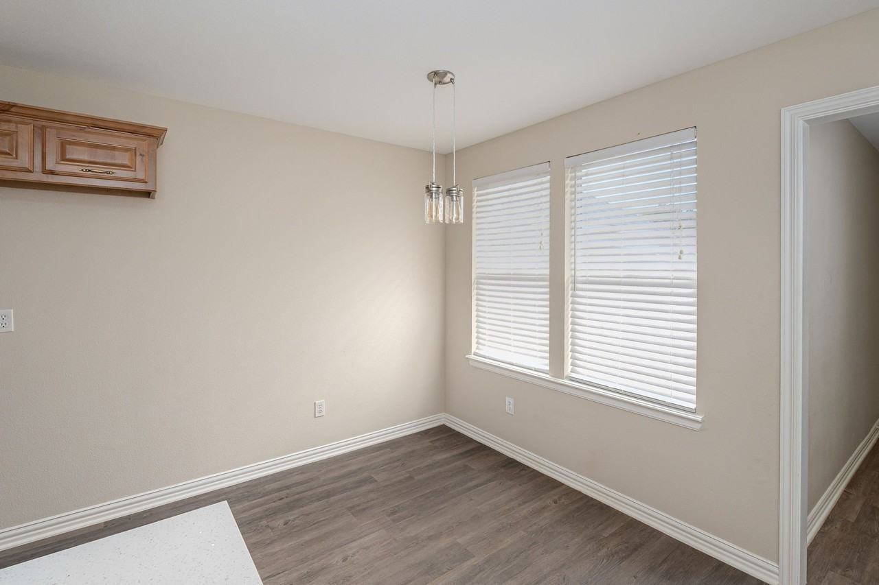 640 W Marshall St - Photo 5 of 15