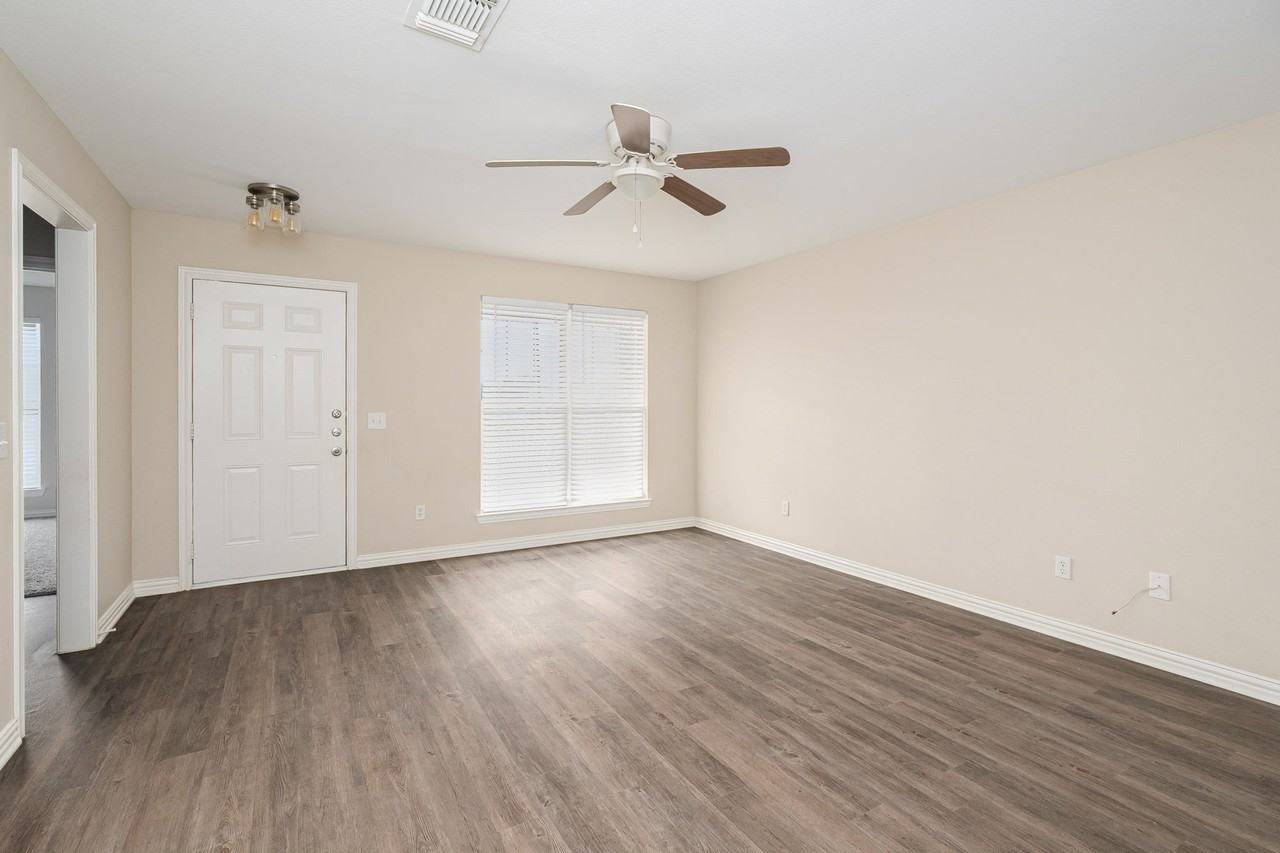 640 W Marshall St - Photo 6 of 15