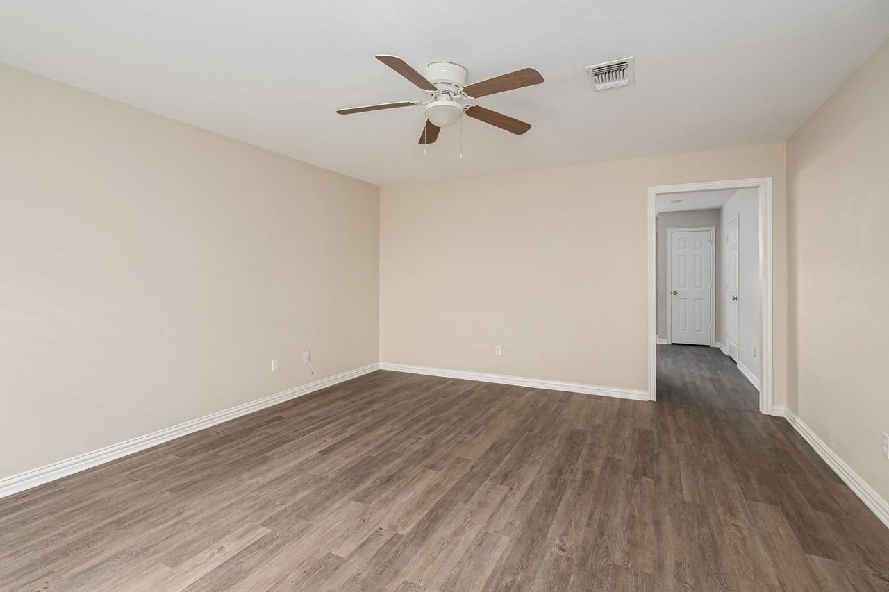 640 W Marshall St - Photo 7 of 15