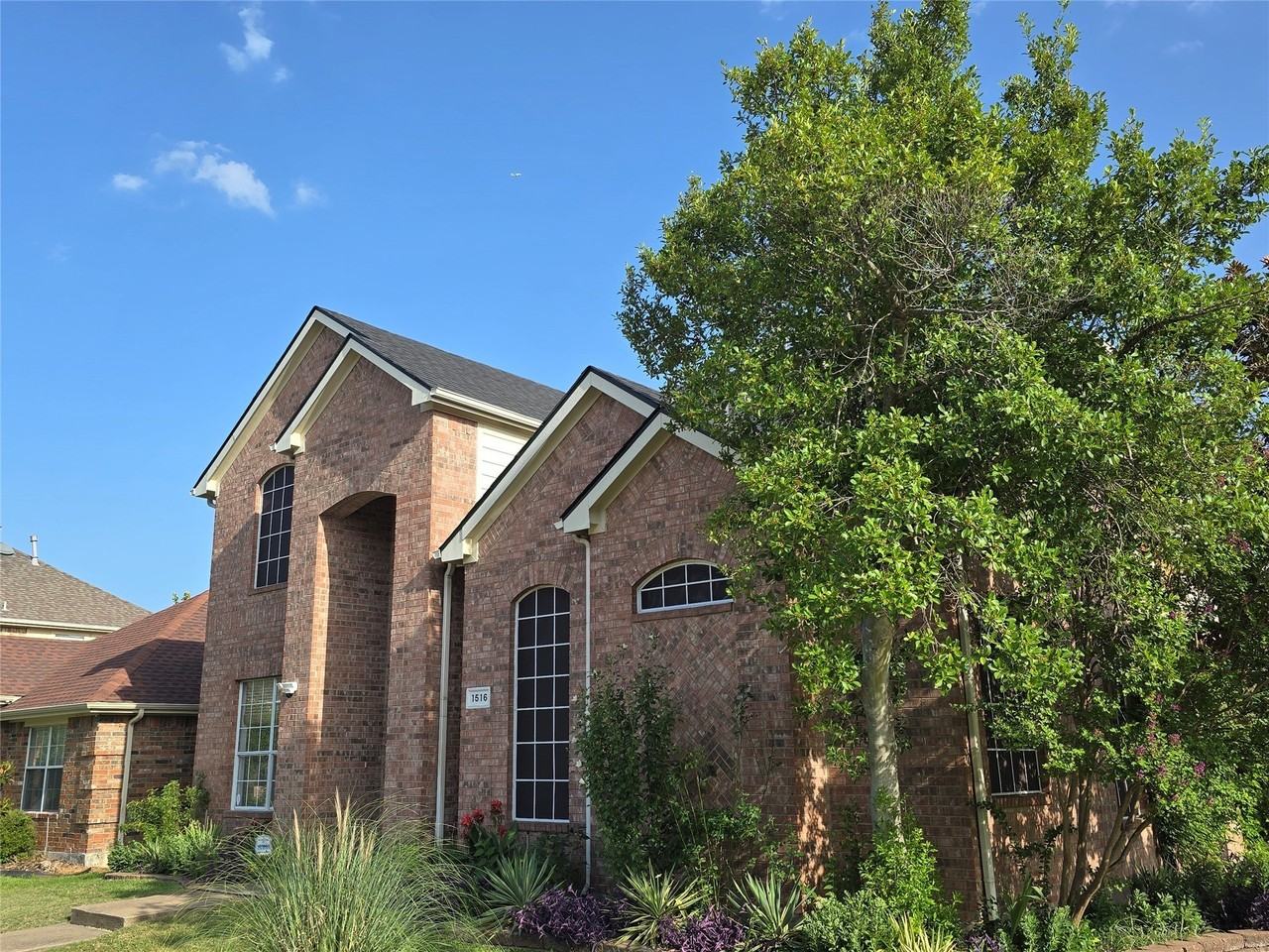 1516 Fallcreek Ct - Photo 3 of 21