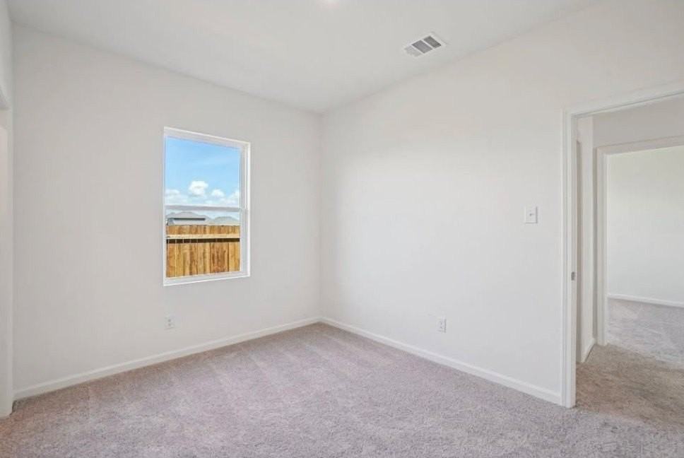 2211 Meadow Park Dr - Photo 7 of 12