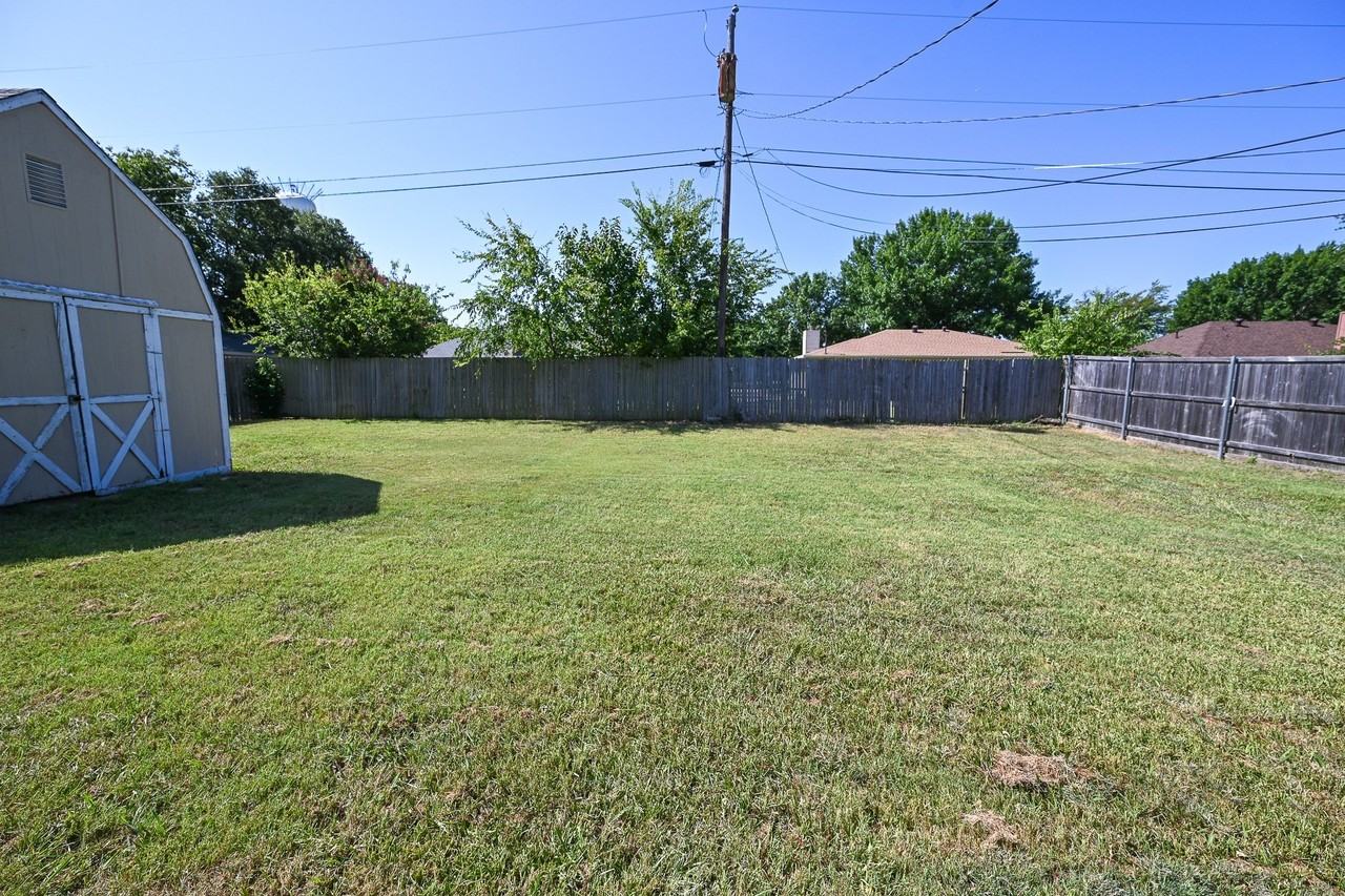 209 Brook Cir - Photo 2 of 16