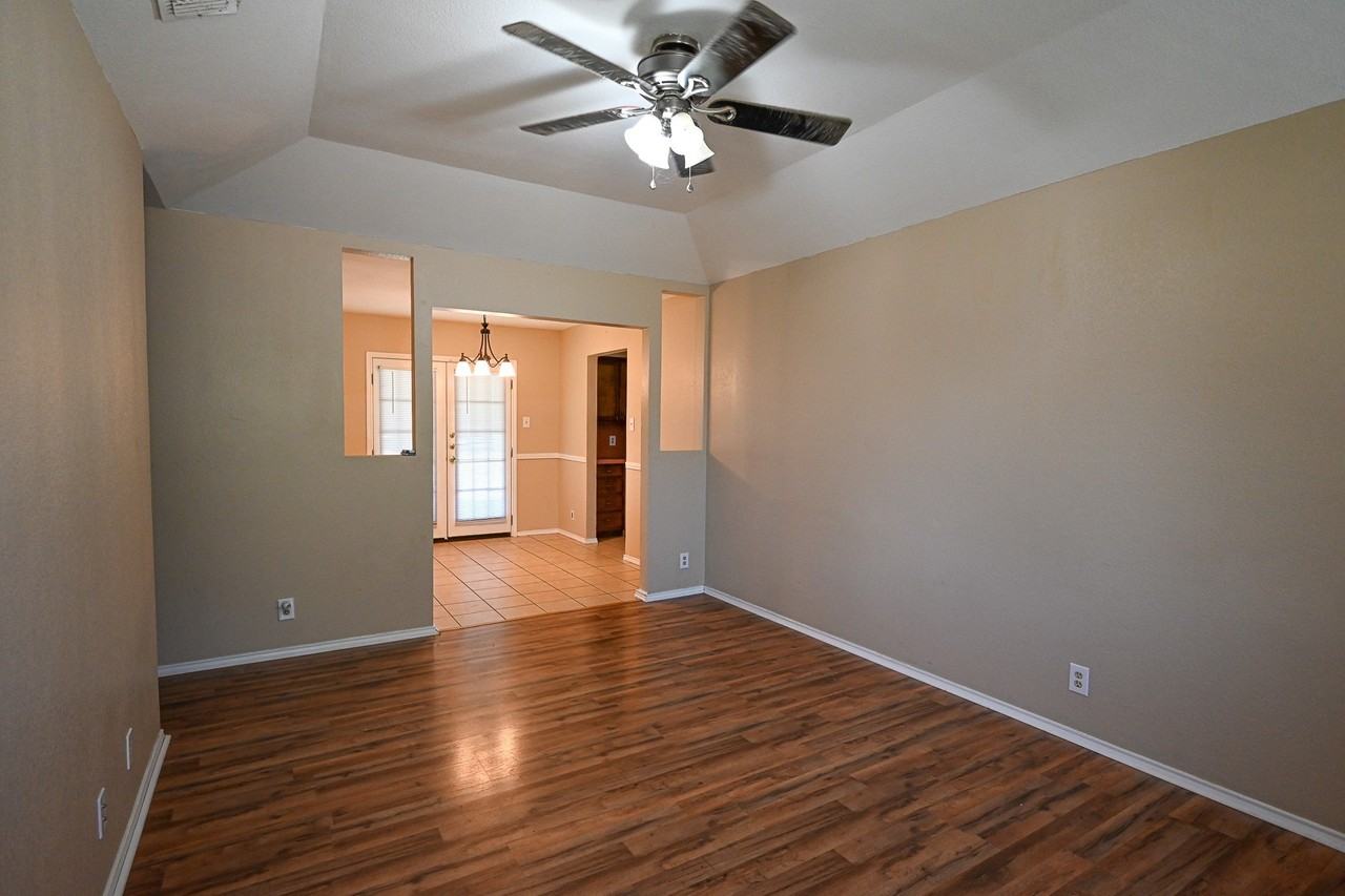 209 Brook Cir - Photo 4 of 16