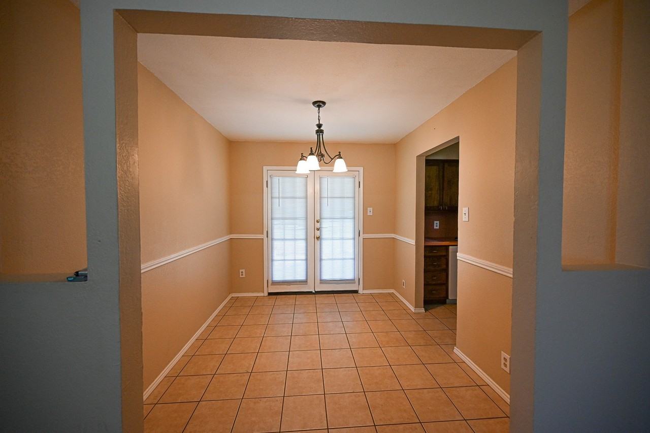 209 Brook Cir - Photo 5 of 16