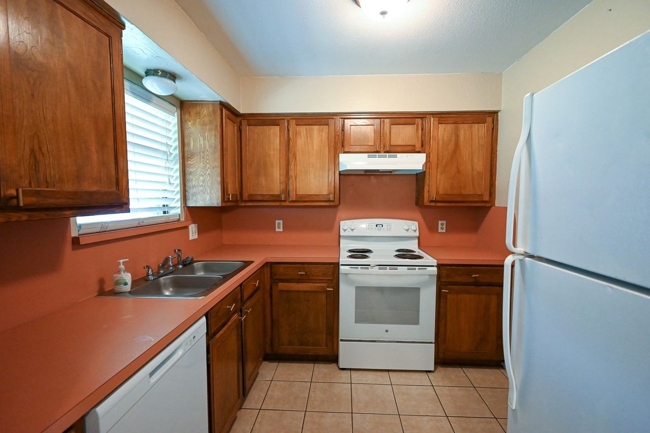 209 Brook Cir - Photo 6 of 16