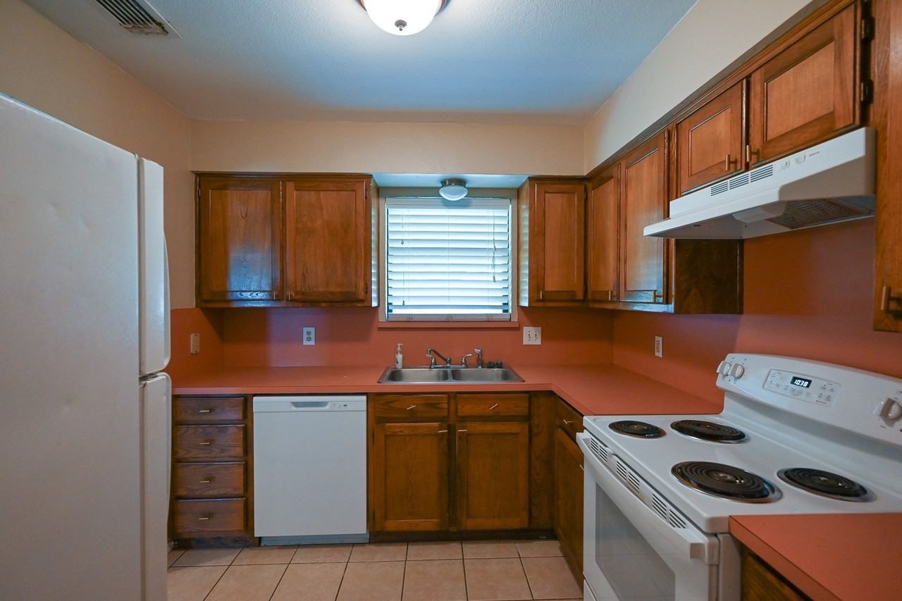209 Brook Cir - Photo 7 of 16