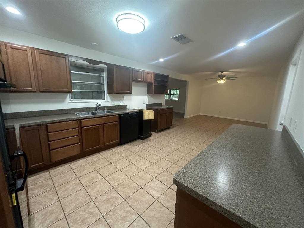 704 Clebud Dr - Photo 3 of 25