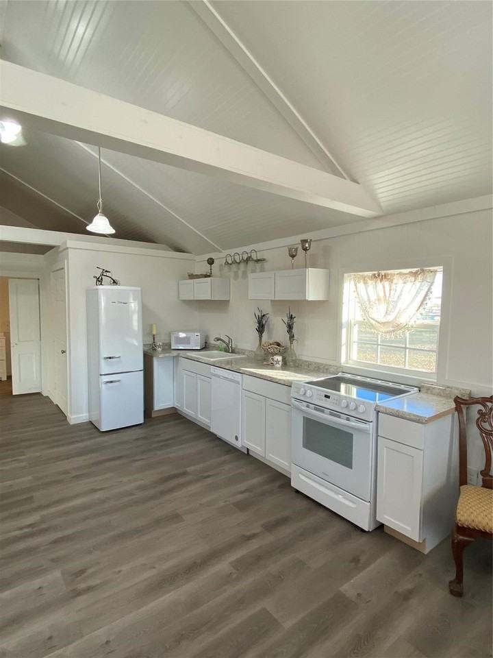 1425 Lone Star Rd #C - Photo 6 of 10