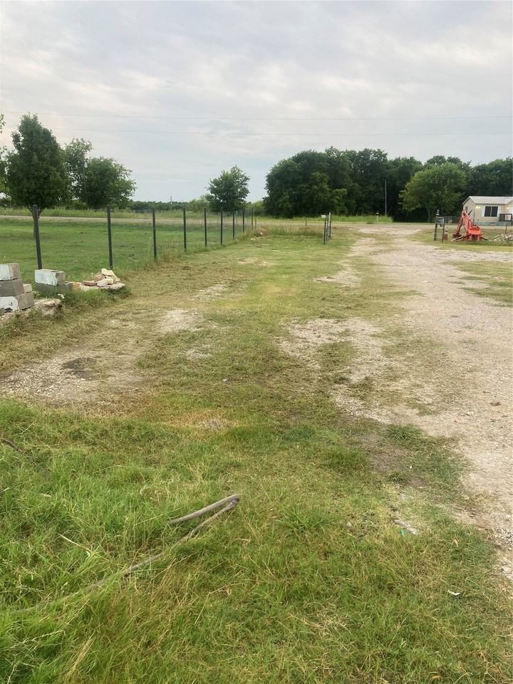 1461 County Road 697 - Photo 3 of 3