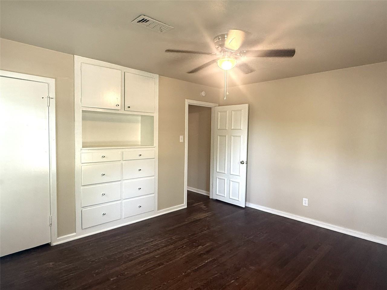 4718 Normandy Rd - Photo 7 of 26