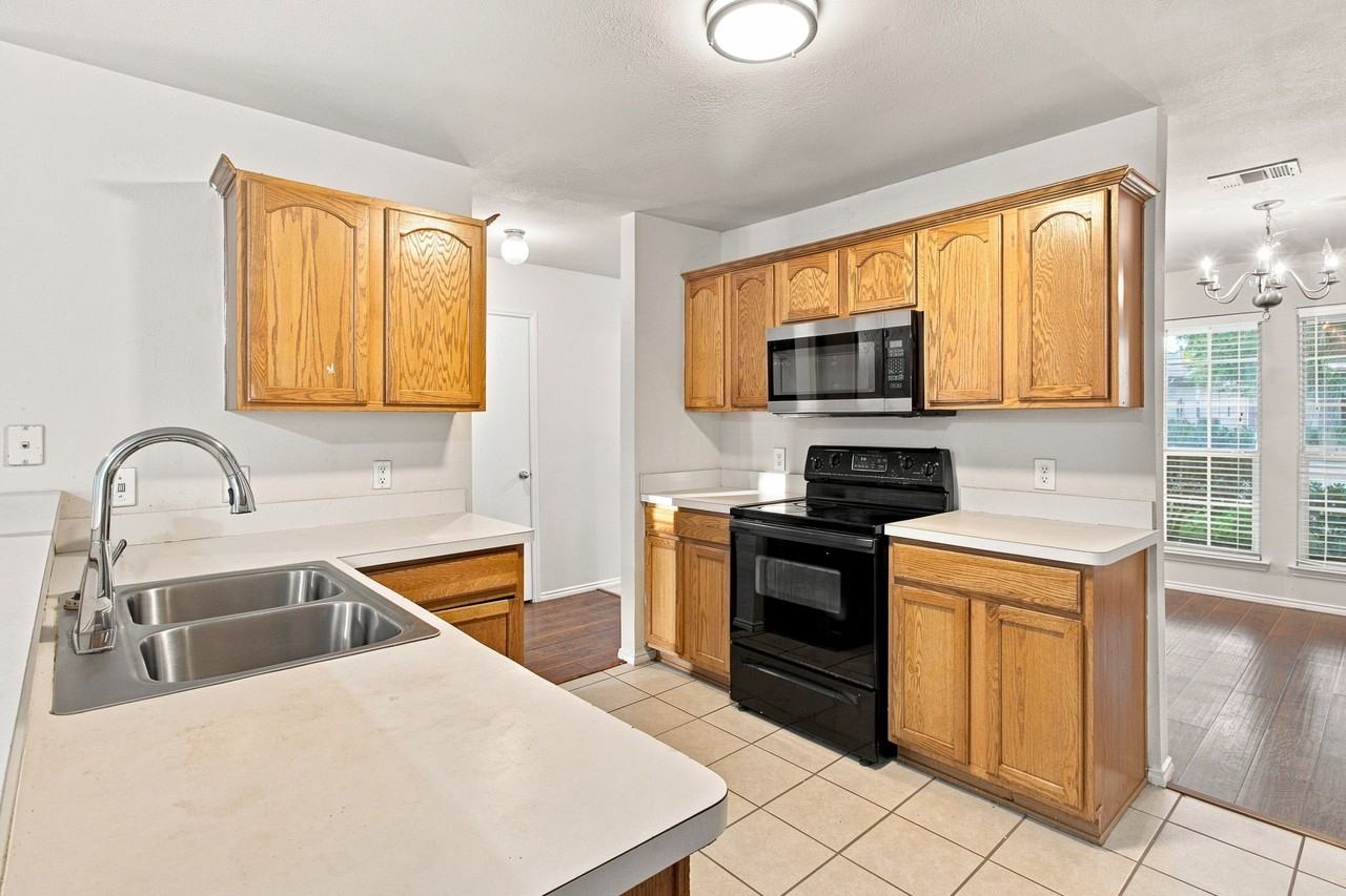 3616 Rand Creek Trl - Photo 3 of 28