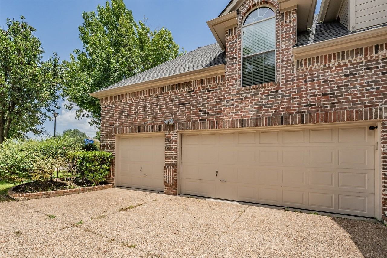 1335 Bradford Dr - Photo 2 of 38
