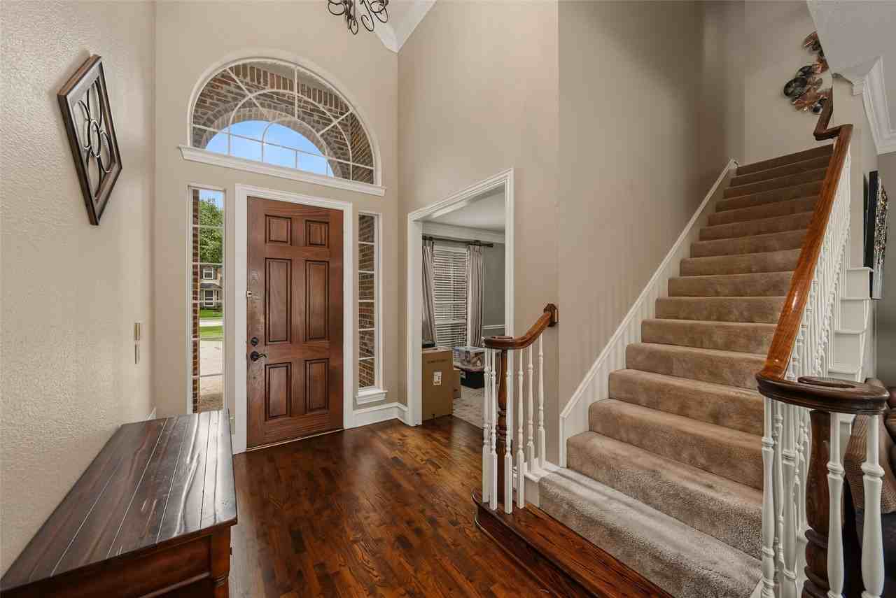 1335 Bradford Dr - Photo 4 of 38