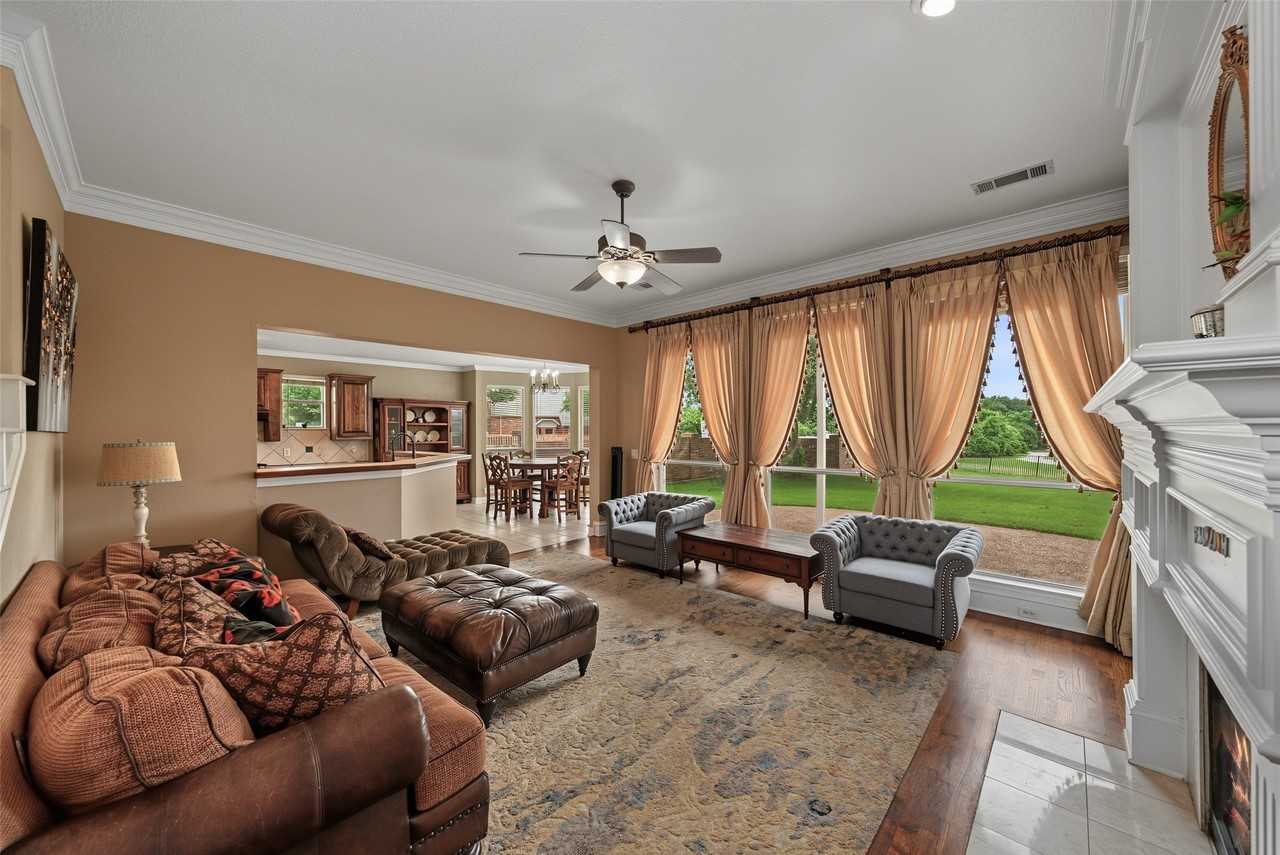 1335 Bradford Dr - Photo 6 of 38