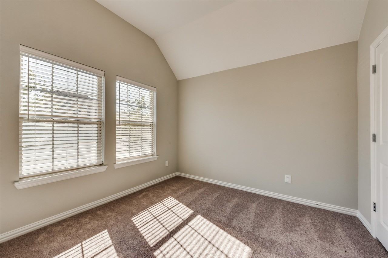 2813 Mesquite Ave - Photo 4 of 20