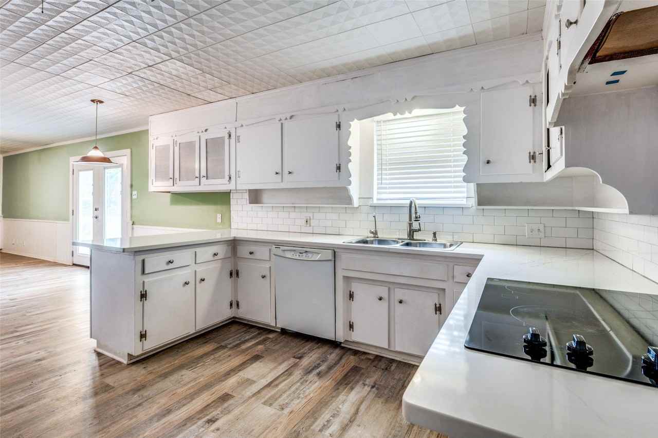 5613 Waltham Ave - Photo 3 of 12