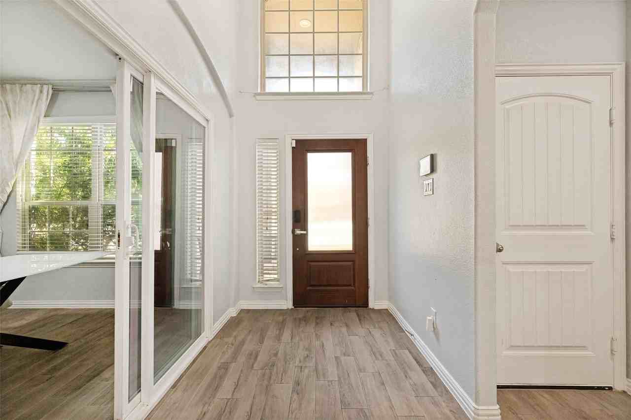 818 Black Hawk Dr - Photo 2 of 26