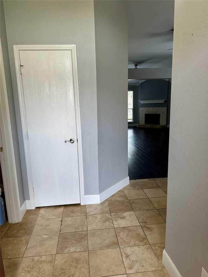 210 Windsor - Photo 3 of 22