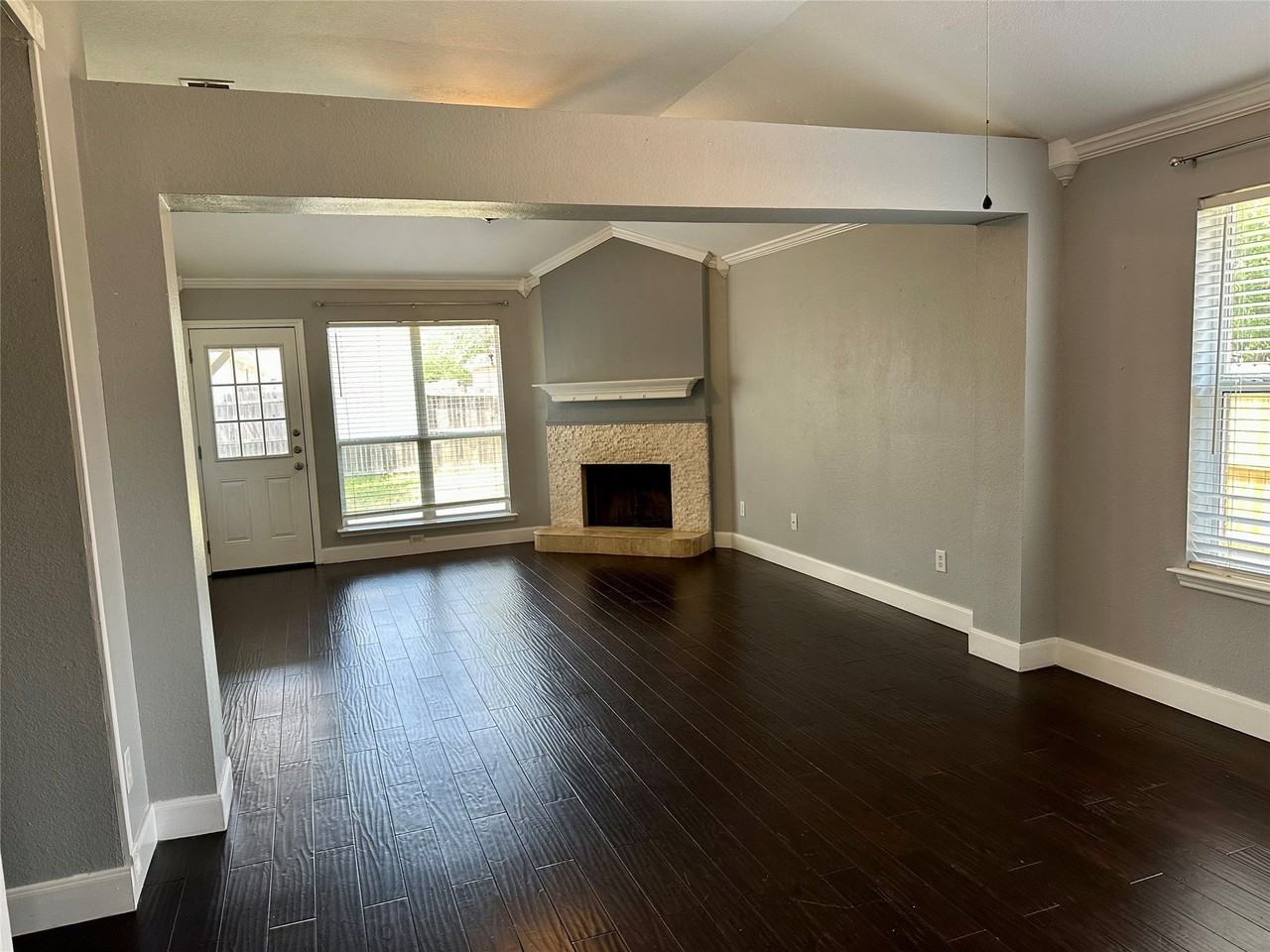 210 Windsor - Photo 4 of 22