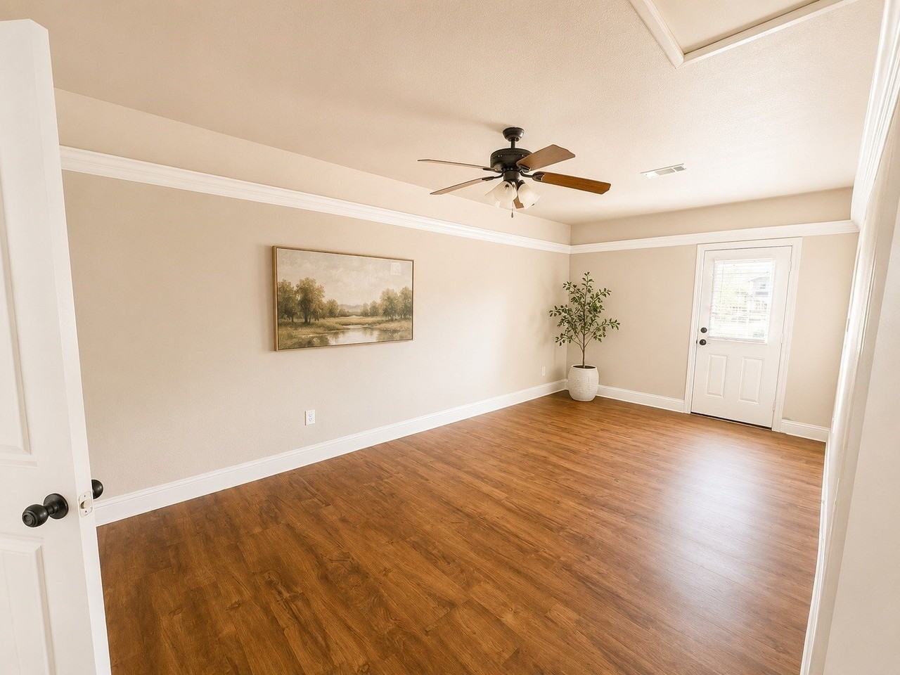 633 Skelly St - Photo 3 of 6