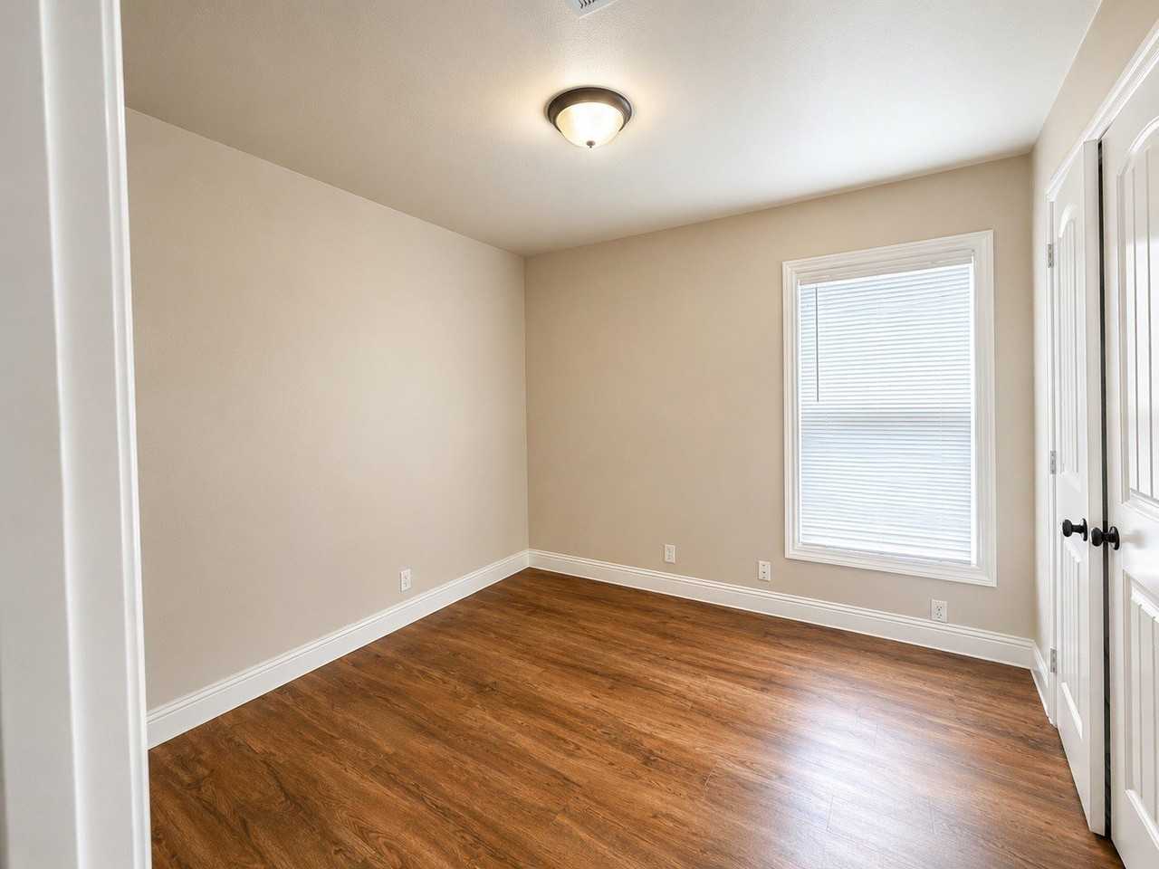 633 Skelly St - Photo 5 of 6