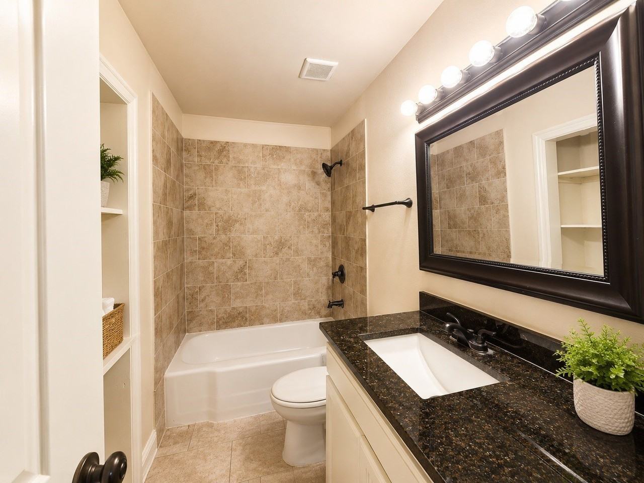 633 Skelly St - Photo 6 of 6
