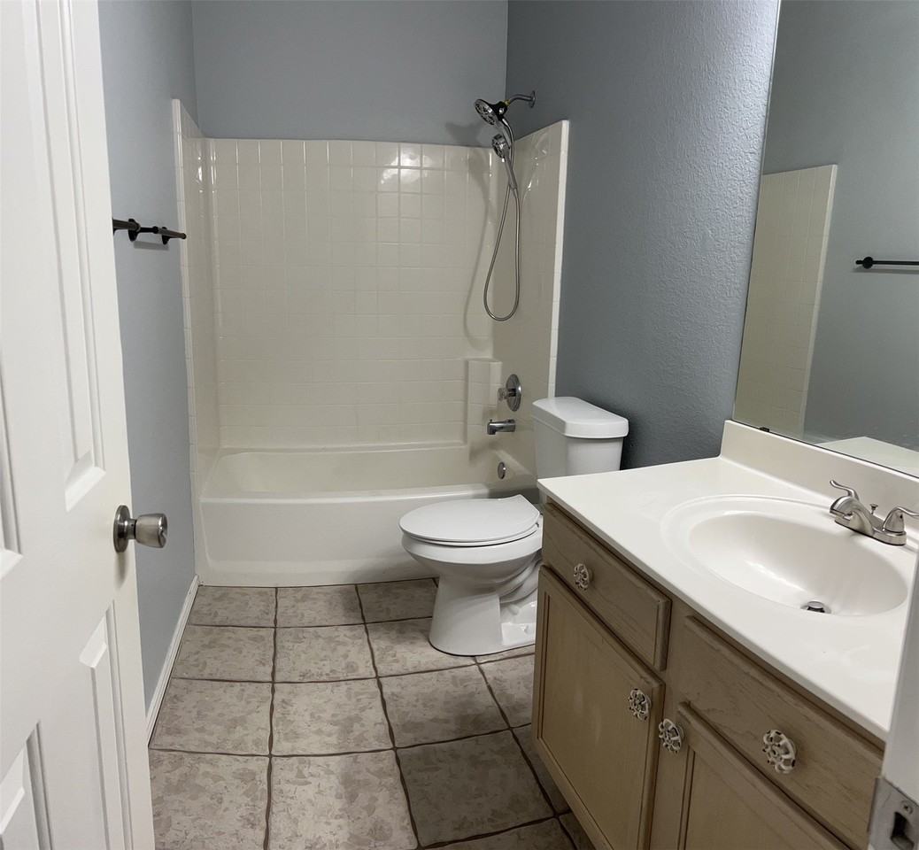 4216 Cave Cove Ct - Photo 7 of 11