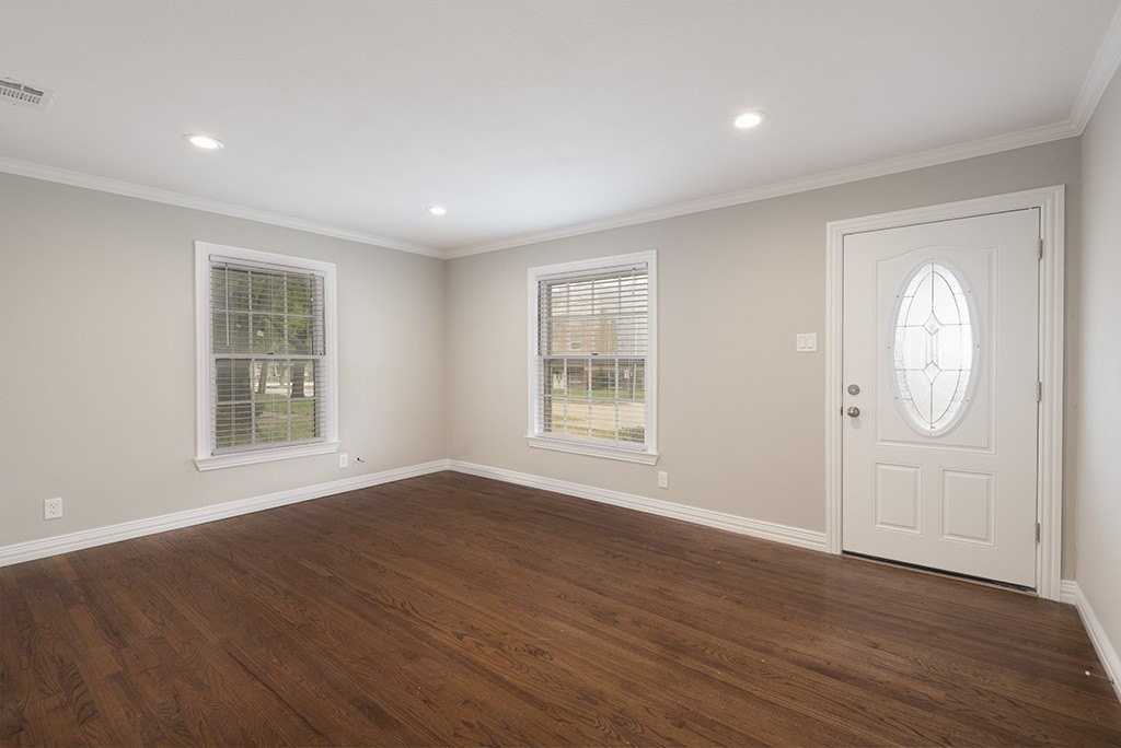 815 E 16th St - Photo 7 of 25