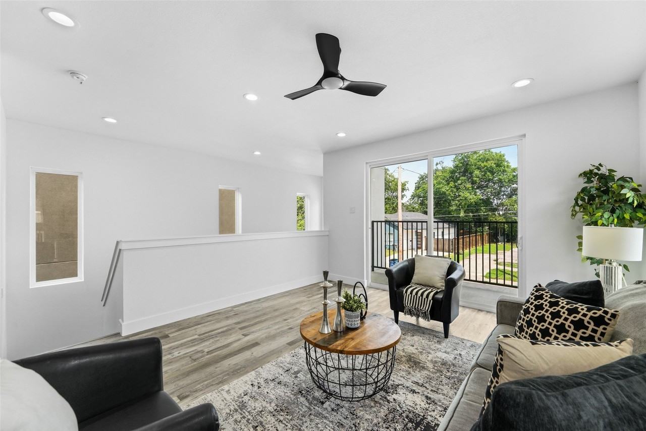 3142 Harmon St - Photo 4 of 37