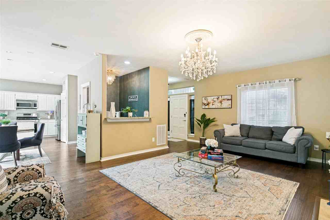 6916 Amethyst Ln - Photo 3 of 12