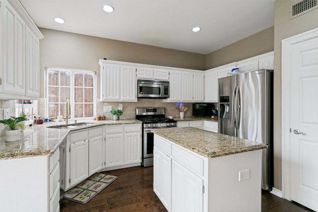 6916 Amethyst Ln - Photo 5 of 12