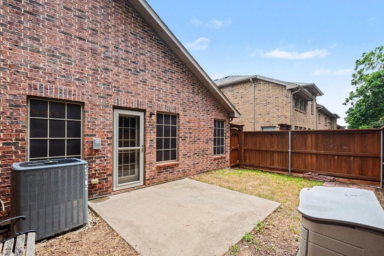 1152 Sophia St - Photo 5 of 28