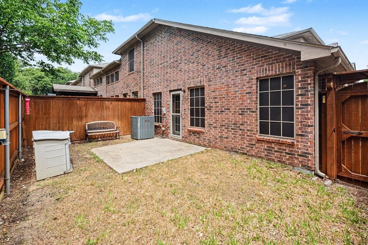 1152 Sophia St - Photo 6 of 28