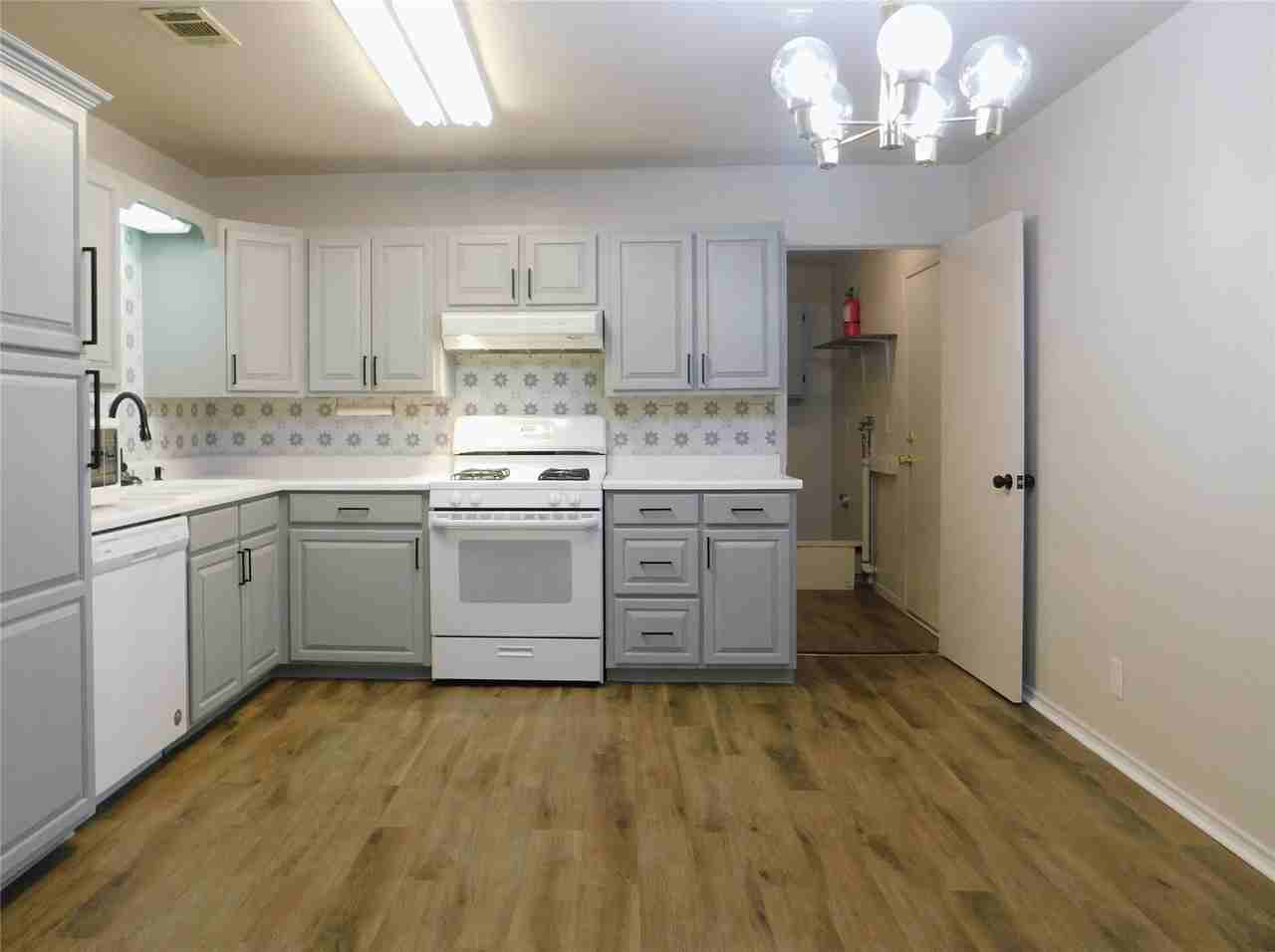 705 Sun Valley Dr - Photo 7 of 25