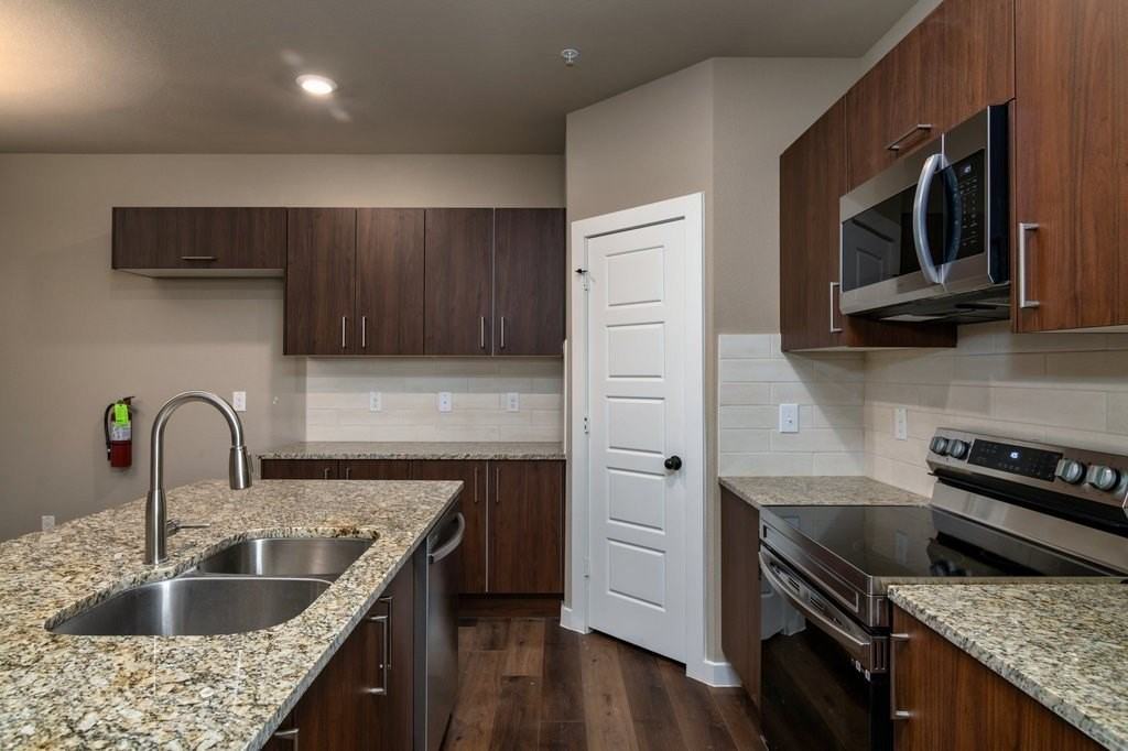 635 Wheatfield Dr - Photo 4 of 16