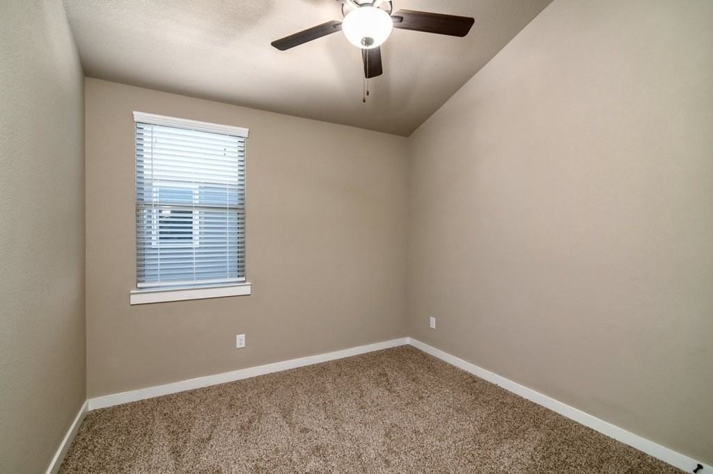 635 Wheatfield Dr - Photo 7 of 16