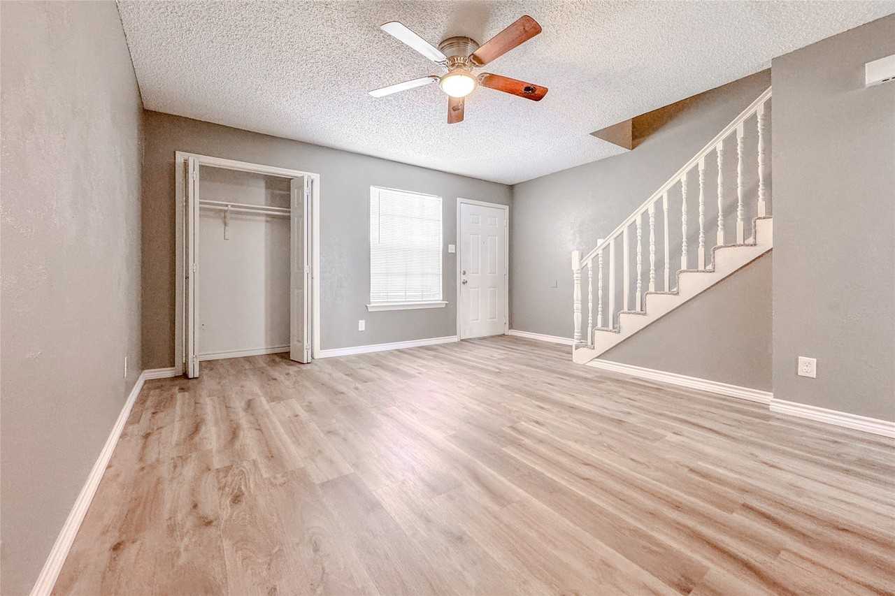 1044 Southmoor Dr #1050 - Photo 3 of 14