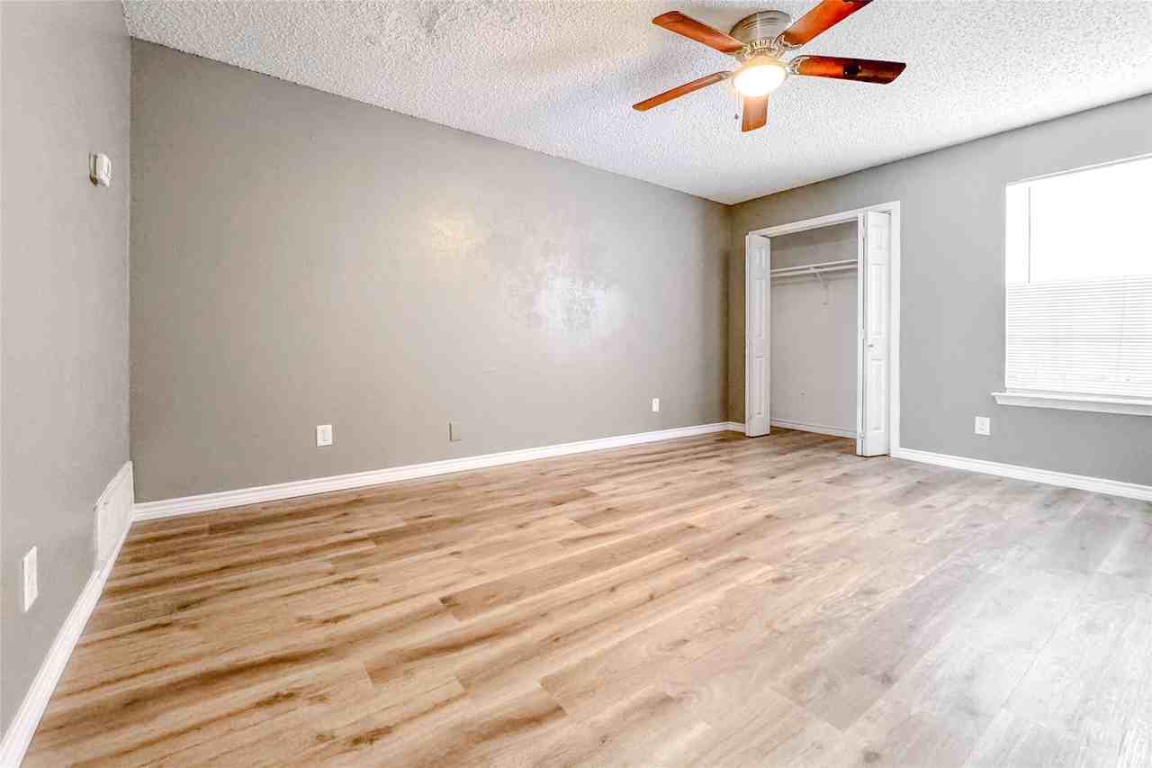 1044 Southmoor Dr #1050 - Photo 5 of 14