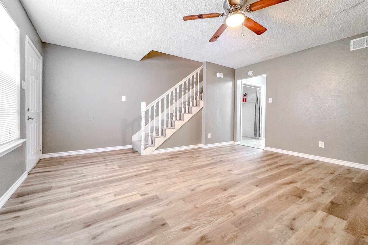1044 Southmoor Dr #1050 - Photo 6 of 14