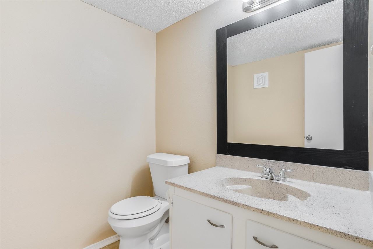1044 Southmoor Dr #1050 - Photo 7 of 14