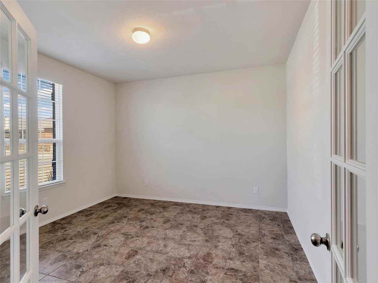 2011 Avondown Rd - Photo 3 of 23