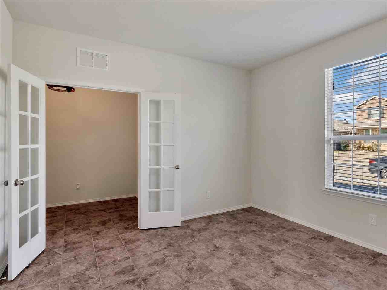 2011 Avondown Rd - Photo 4 of 23