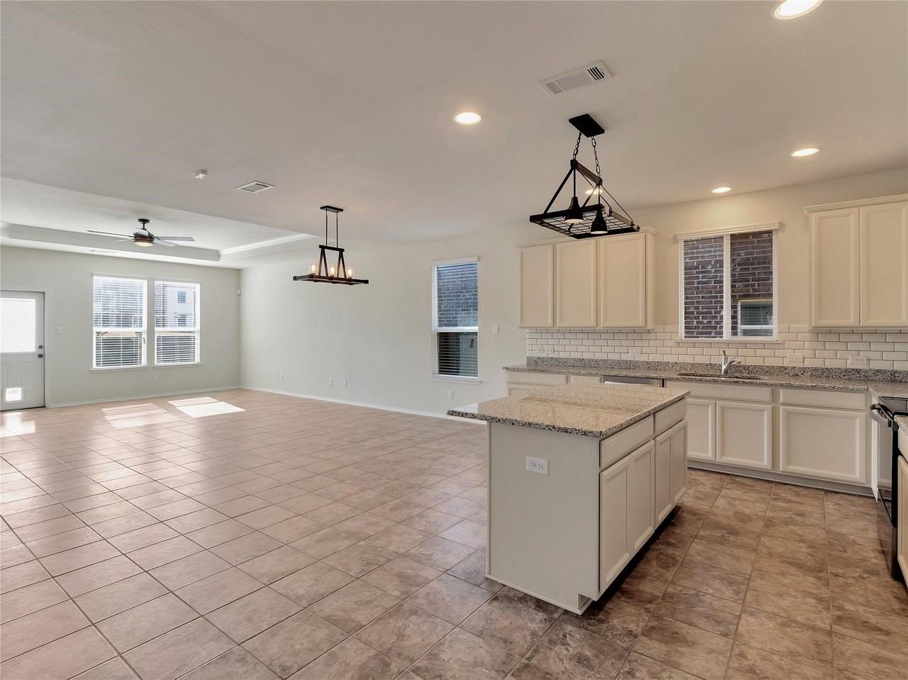 2011 Avondown Rd - Photo 6 of 23